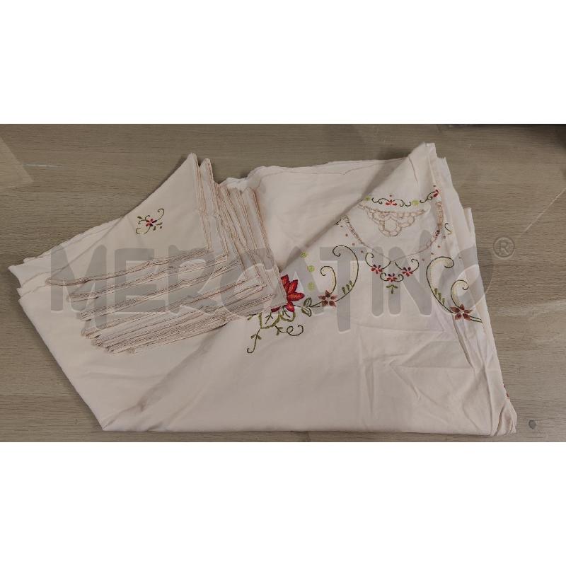 TOVAGLIA TONDA 160 + 8 TOVAGLIOLI CREMA RICAMO FIORI | Mercatino dell'Usato Vinci - fraz. sovigliana 1