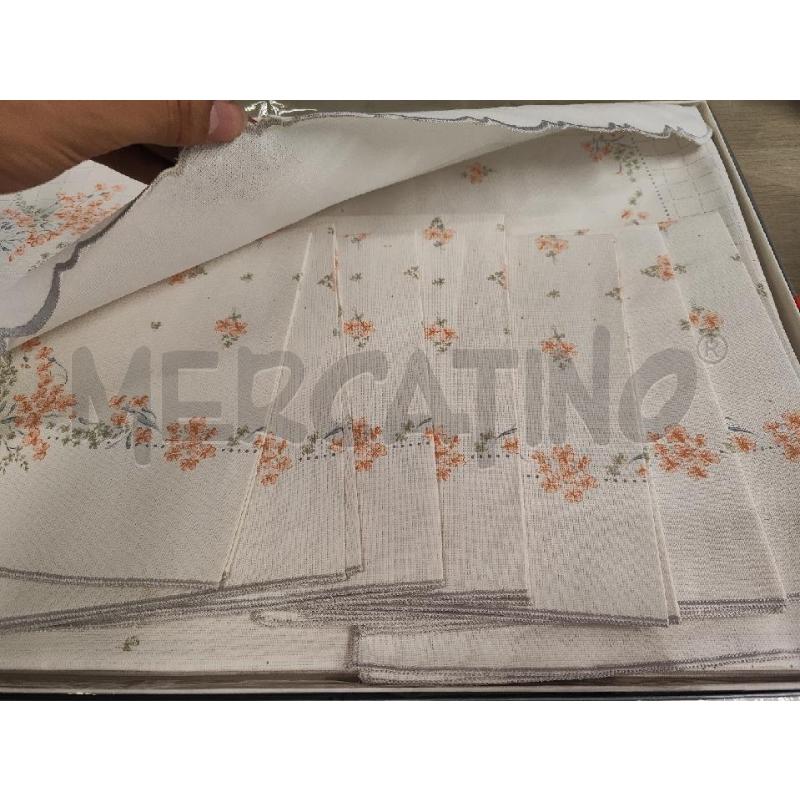 TOVAGLIA TONDA + 8 TOVAGLIOLI BIANCO FIORI ARANCIO QUADRETTINI IN SCATOLA NUOVA | Mercatino dell'Usato Vinci - fraz. sovigliana 3