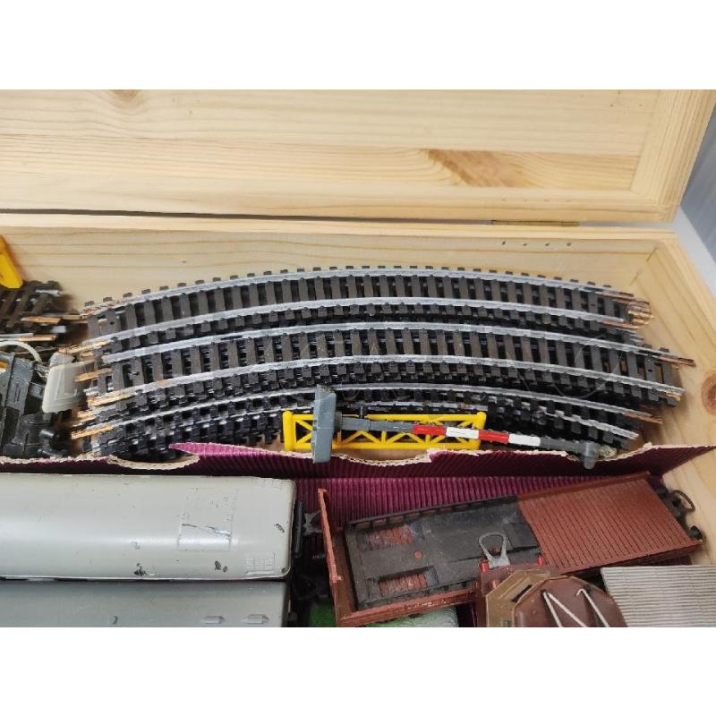 TRENINO LIMA TRASFORMATORE+LOCOMOTORE+4CARROZZE+BINARI E CASETTE | Mercatino dell'Usato Vinci - fraz. sovigliana 5