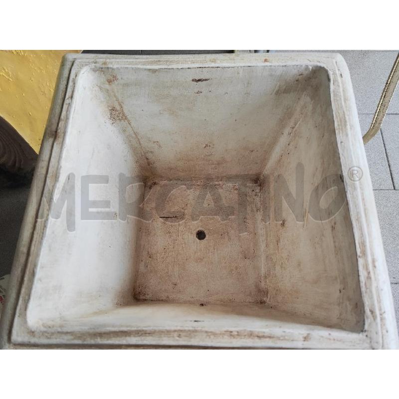 VASO IN TERRACOTTA SBIANCATO 34X34 FIORE | Mercatino dell'Usato Vinci - fraz. sovigliana 2