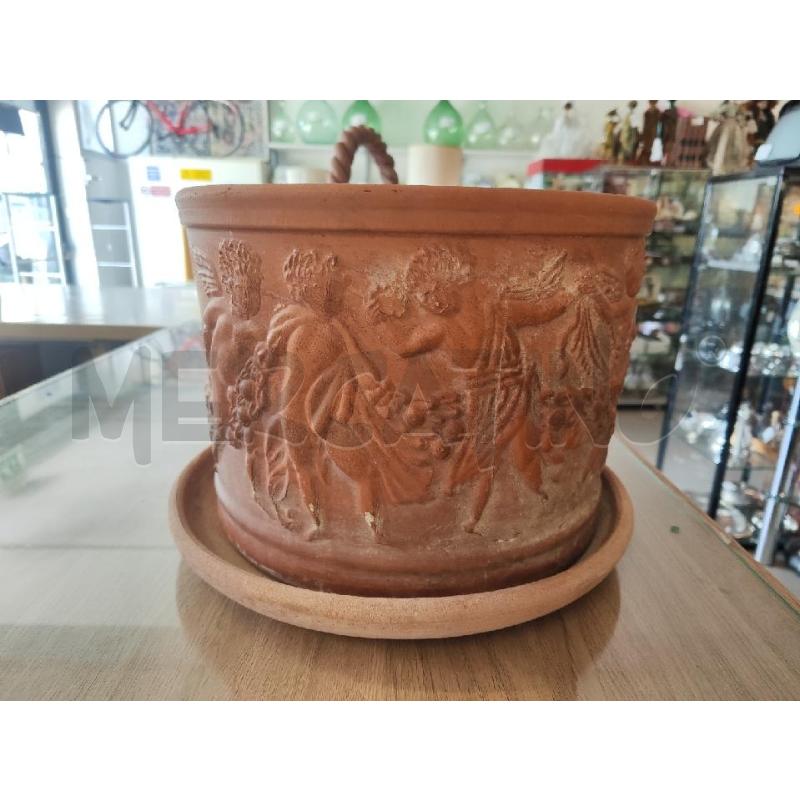 VASO IN TERRACOTTA TONDO CON PUTTI + SOTTOVASO | Mercatino dell'Usato Vinci - fraz. sovigliana 1