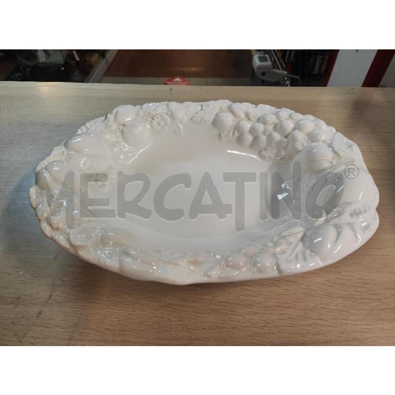 VASSOIO OVALE BASSANO BALZA FRUTTA RILIEVO BIANCO | Mercatino dell'Usato Vinci - fraz. sovigliana 1