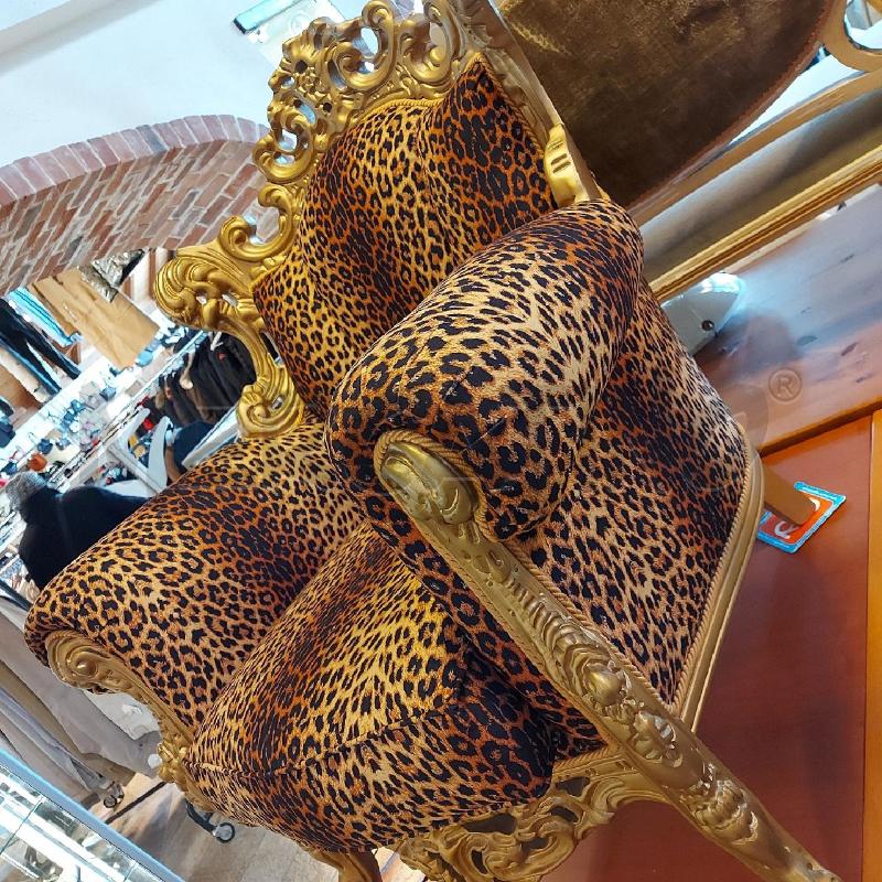 POLTRONA LEOPARDATA  | Mercatino dell'Usato Genova sampierdarena 3