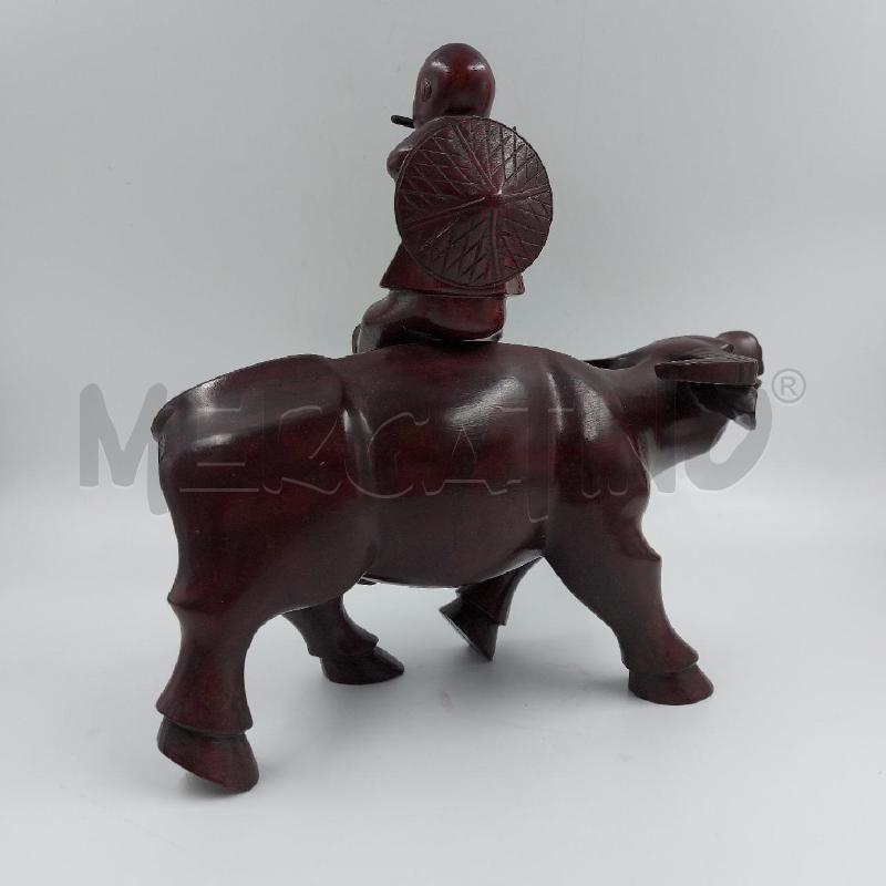 STATUA TORO CON BAMBINO ORIENTALE | Mercatino dell'Usato Genova sampierdarena 3