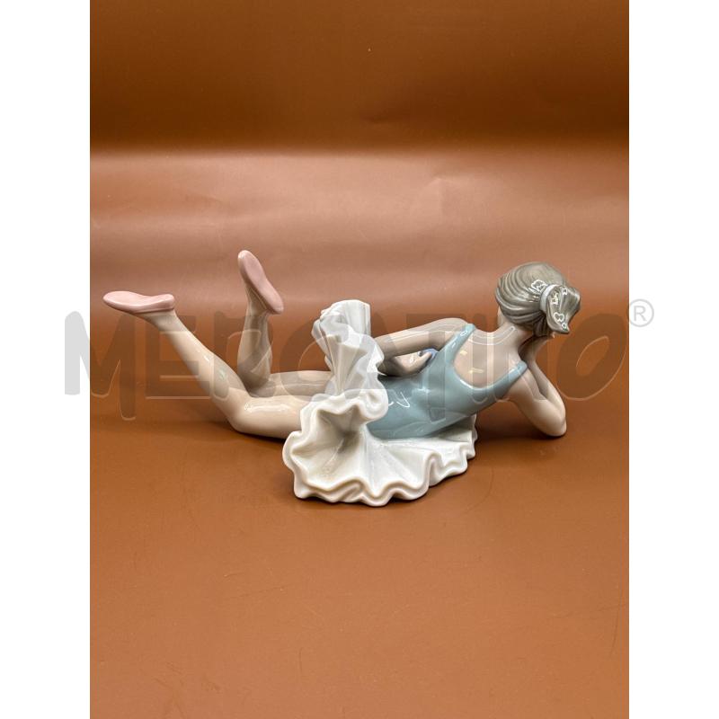 STATUINA BALLERINA CON PALLA NAO | Mercatino dell'Usato Genova sampierdarena 2