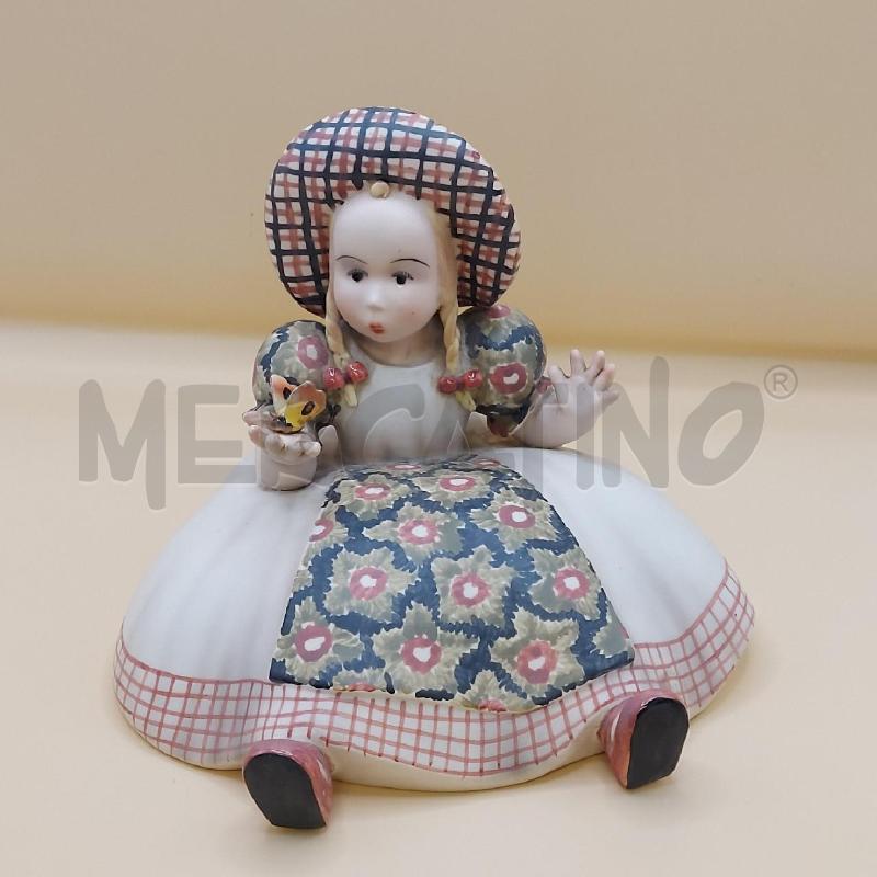 STATUINA BAMBINA CON FARFALLINA  | Mercatino dell'Usato Genova sampierdarena 1