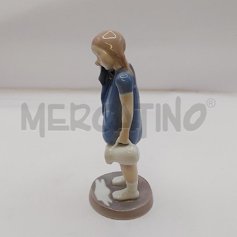 STATUINA BAMBINA CON LATTE VERSATO  | Mercatino dell'Usato Genova sampierdarena 2