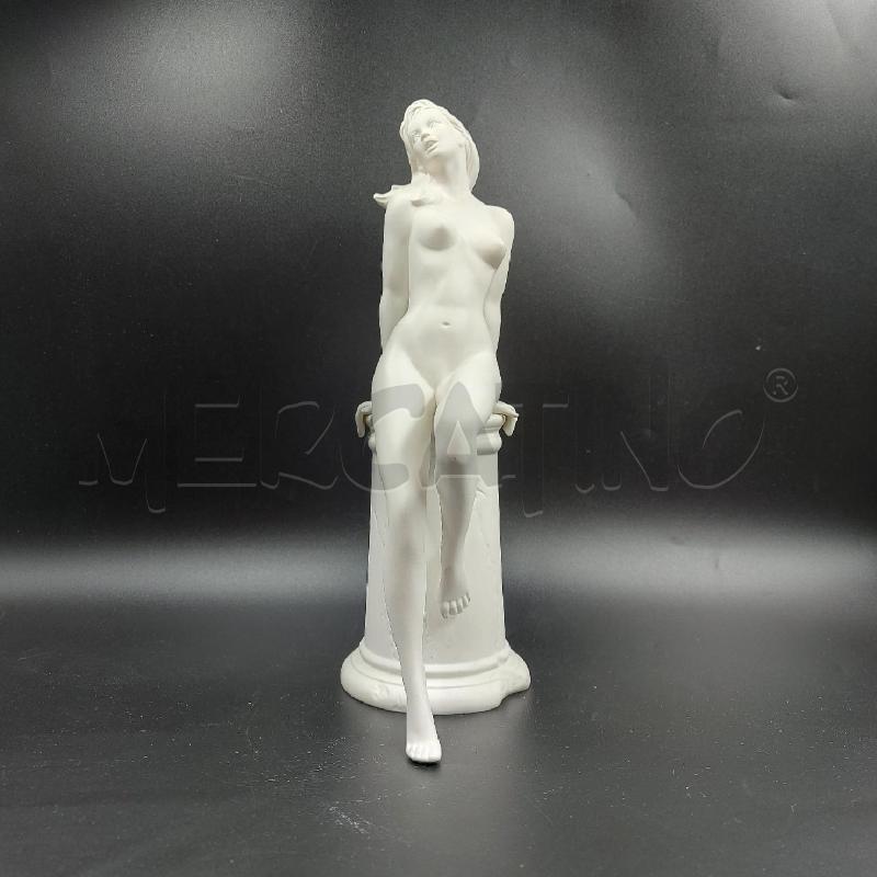 STATUINA GOEBEL DONNA APPOGGIATA  | Mercatino dell'Usato Genova sampierdarena 2