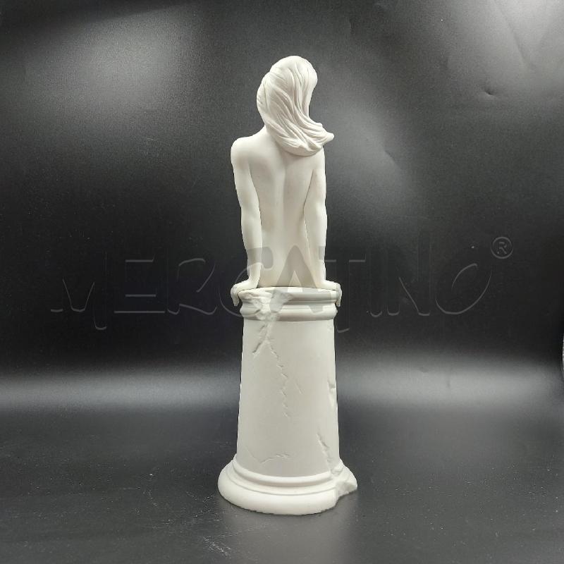 STATUINA GOEBEL DONNA APPOGGIATA  | Mercatino dell'Usato Genova sampierdarena 4