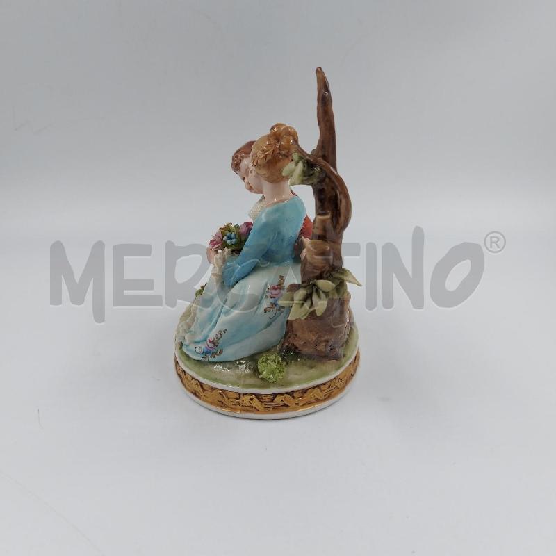 STATUINA LUI E LEI SEDUTI CON FIORI CAPO | Mercatino dell'Usato Genova sampierdarena 4