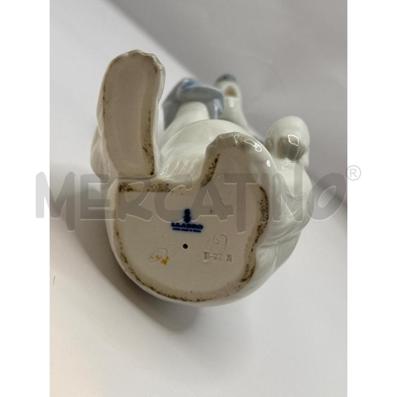STATUINA ORSO POLARE CON SCIARPA E CAPP | Mercatino dell'Usato Genova sampierdarena 4