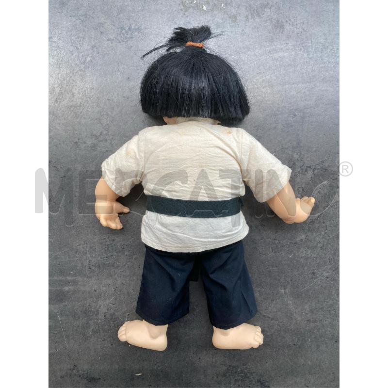 BAMBOLINA MB JACOBSEN 33 CM KARATE | Mercatino dell'Usato Arcore 2