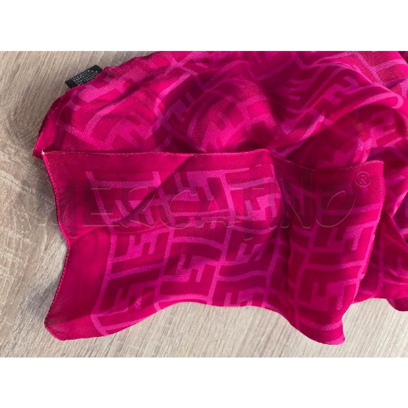 FOULARD FENDI FUCSIA SETA NEW | Mercatino dell'Usato Arcore 4