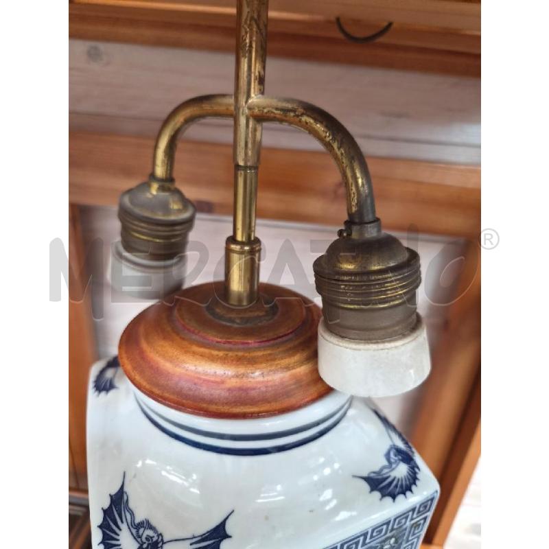 LAMPADA 2 LUCI VASO BLU BIANCO ASIATICO QUADRATO | Mercatino dell'Usato Arcore 3