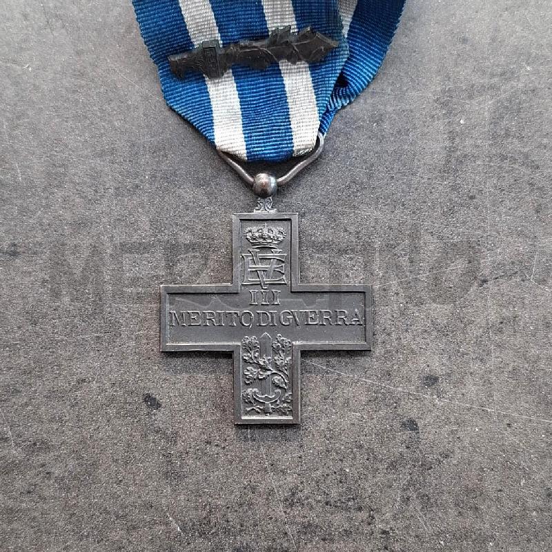 MEDAGLIA VE III CROCE MERITO DI GVERRA ( GUERRA ) NASTRINO BLU E BIANCO | Mercatino dell'Usato Arcore 2
