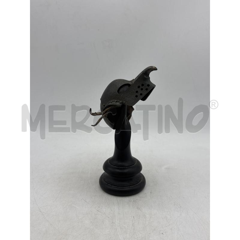 MINIATURA ELMETTO CON PIEDISTALLO  | Mercatino dell'Usato Arcore 1