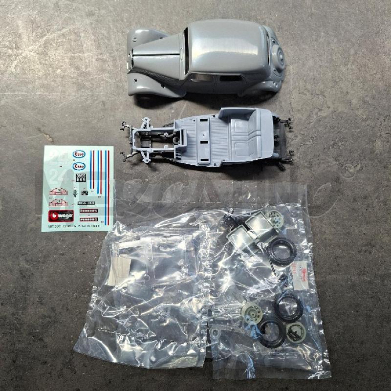 MODELLINO BURAGO DIE-CAST METAL 1/24 KIT CITROEN 15CV TA (1938) | Mercatino dell'Usato Arcore 3