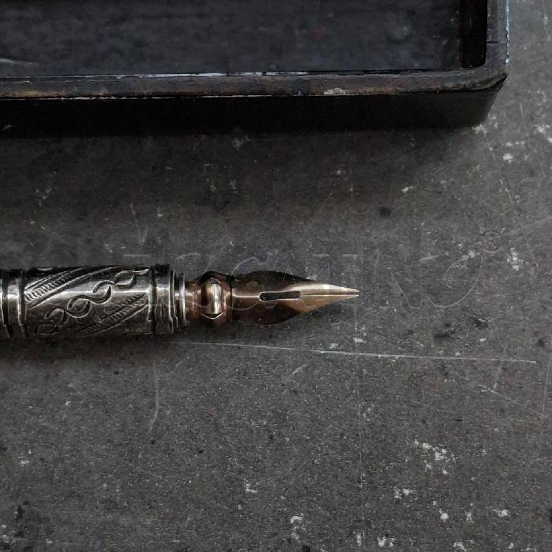 PENNA STILOGRAFICA MANICO LEGNO CON SCATOLA NERA RETTANGOLARE  | Mercatino dell'Usato Arcore 2