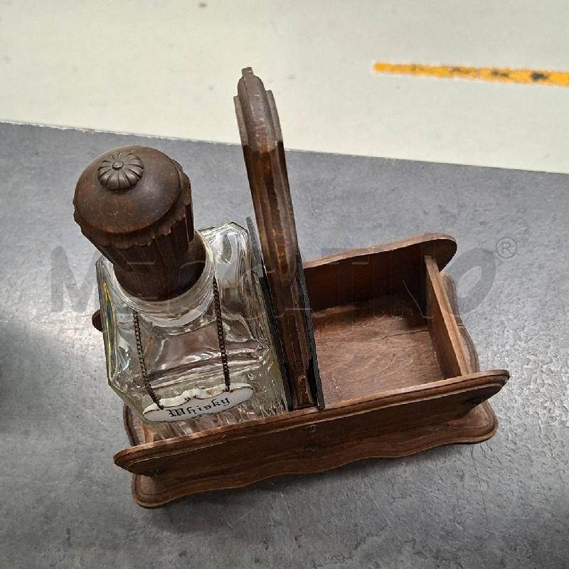 PORTA BOTTIGLIA LEGNO + 2 BOTTIGLIE WHISKY  | Mercatino dell'Usato Arcore 4