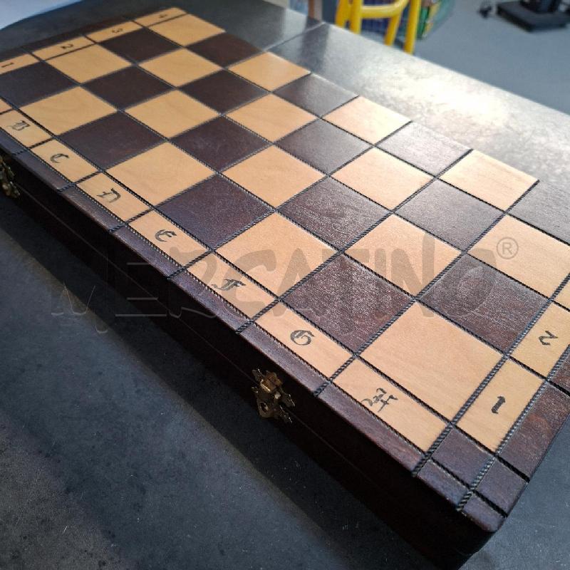 SCACCHIERA LEGNO CON PEDINE INTAGLIATI | Mercatino dell'Usato Arcore 1