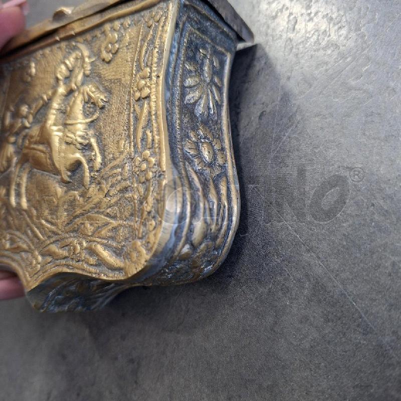 SCATOLA CINTURA DA POLVERE DA SPARO LAVORATO OTTONE | Mercatino dell'Usato Arcore 3