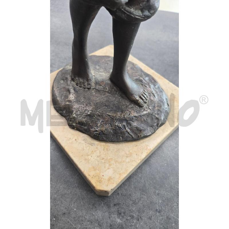 SCULTURA COLOR BRONZO SOGGETTO SCUGNIZZO  | Mercatino dell'Usato Arcore 3
