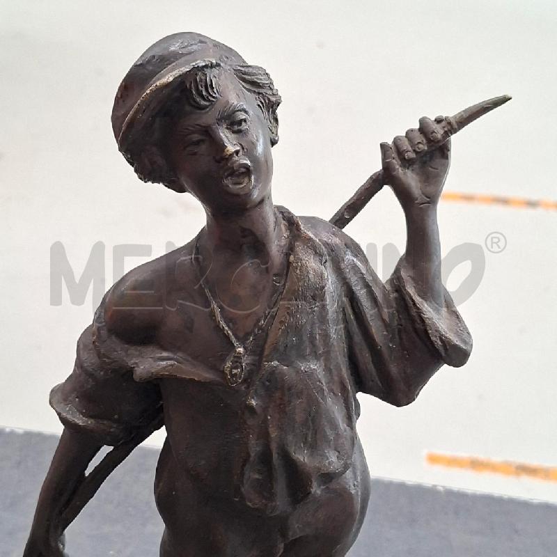SCULTURA COLOR BRONZO SOGGETTO SCUGNIZZO  | Mercatino dell'Usato Arcore 5