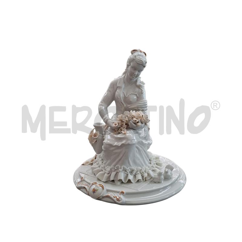 STATUETTA CAPODIMONTE BIANCO DONNA CON FIORI | Mercatino dell'Usato Arcore 1