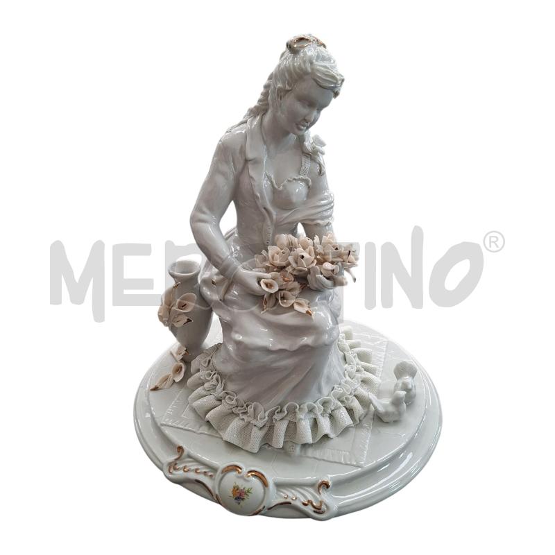 STATUETTA CAPODIMONTE BIANCO DONNA CON FIORI | Mercatino dell'Usato Arcore 5