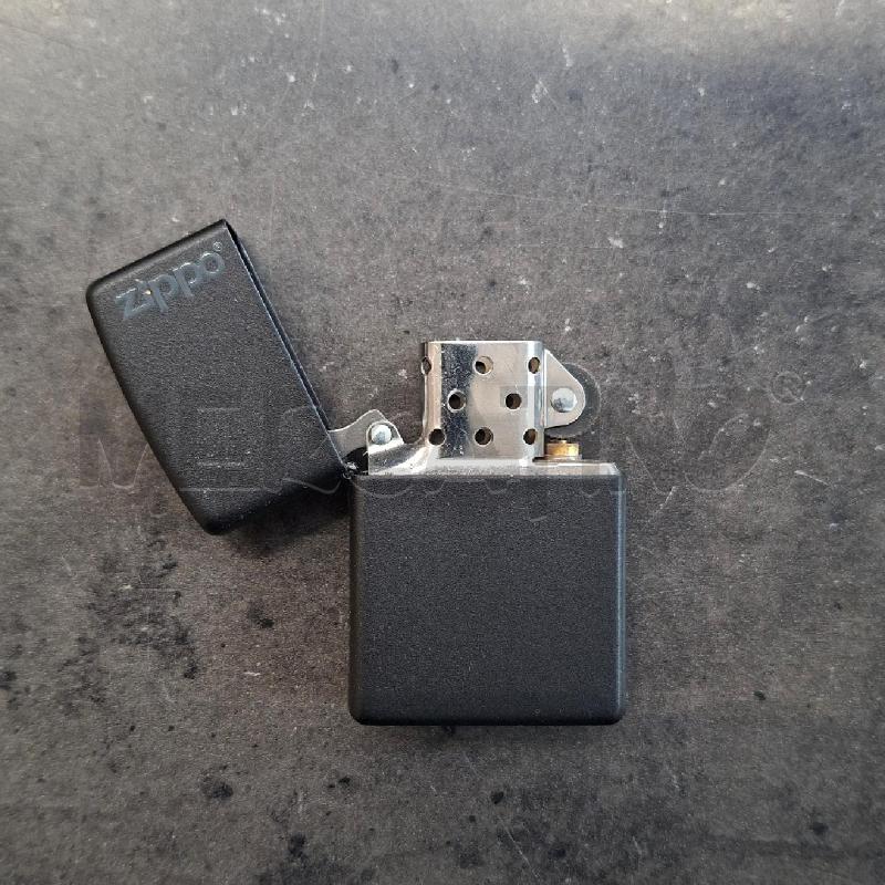ZIPPO NERO CONFEZIONE REGALO | Mercatino dell'Usato Arcore 2