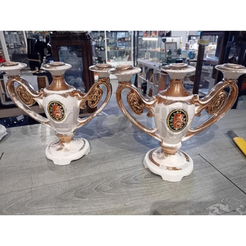 CANDELABRI PZ. 2 CERAMICA DORATO  E BIANCO | Mercatino dell'Usato Busnago 1