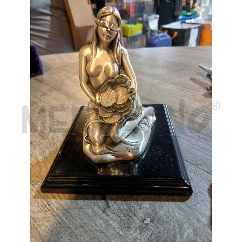 DEA BENDATA STATUINA IN RESINA ARGENTATA MISURE 13X12 H15 | Mercatino dell'Usato Busnago 1