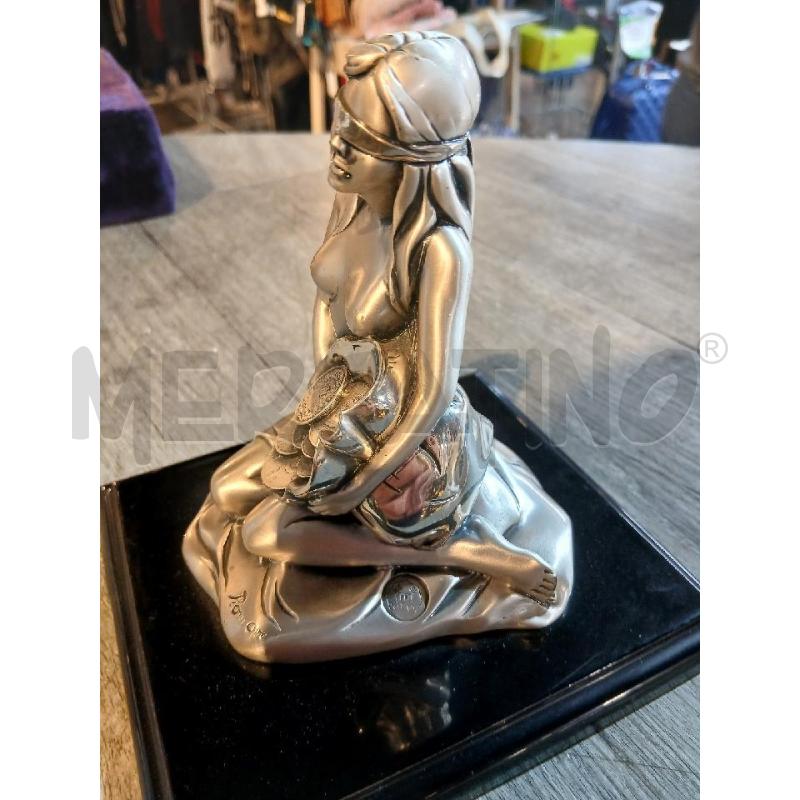 DEA BENDATA STATUINA IN RESINA ARGENTATA MISURE 13X12 H15 | Mercatino dell'Usato Busnago 2