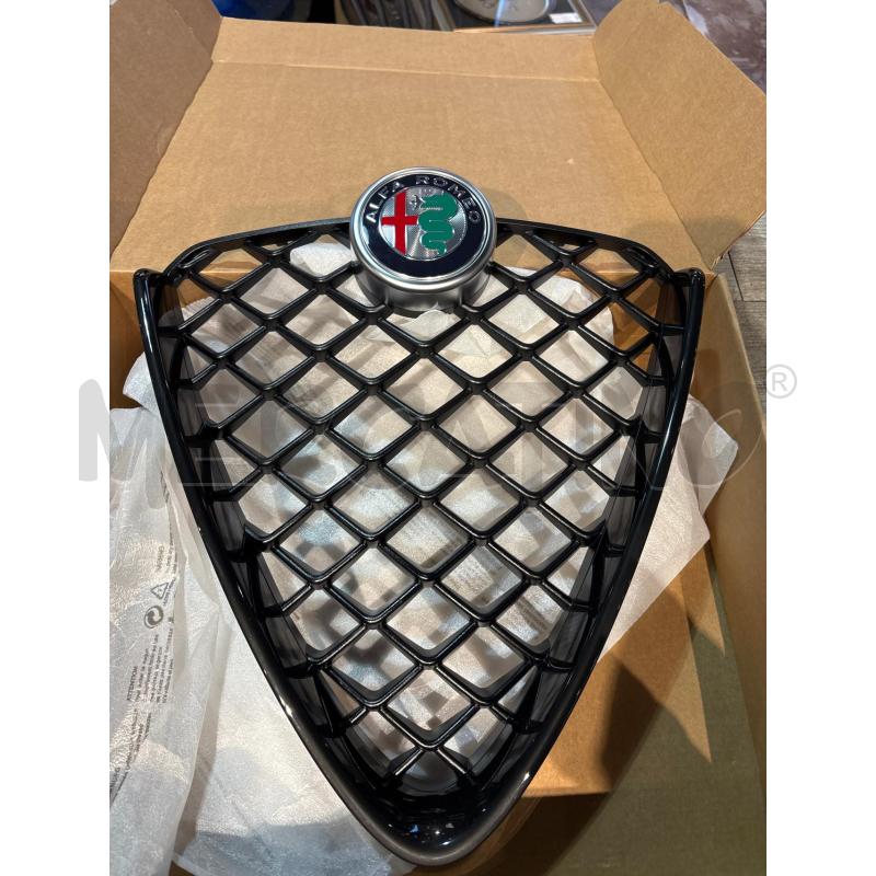 GRIGLIA ANTERIORE PER ALFA ROMEO GIULIA NERA LUCIDA | Mercatino dell'Usato Busnago 1