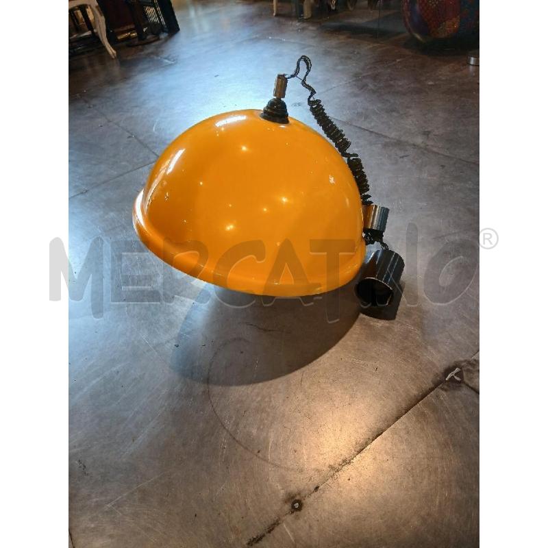 LAMPADARIO ANNI 70 IN PLASTICA GIALLO BIANCO CON INSERTI IN METALLO(DA RIPRISTINARE) | Mercatino dell'Usato Busnago 1