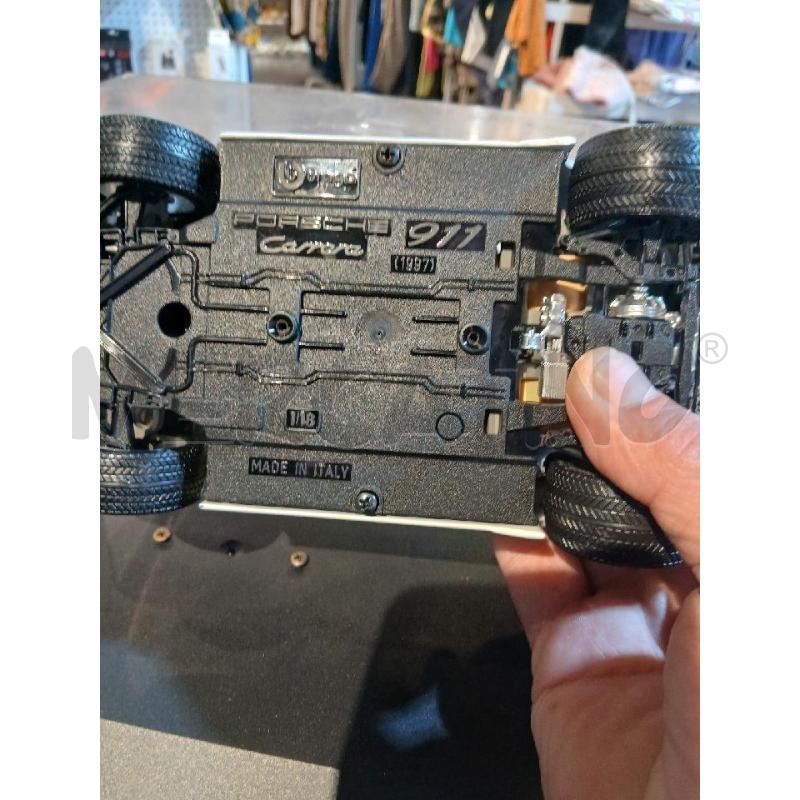 MODELLINO AUTO BBURAGO PORSCHE CARRERA 911(1997) SCALA 1/18  | Mercatino dell'Usato Busnago 4