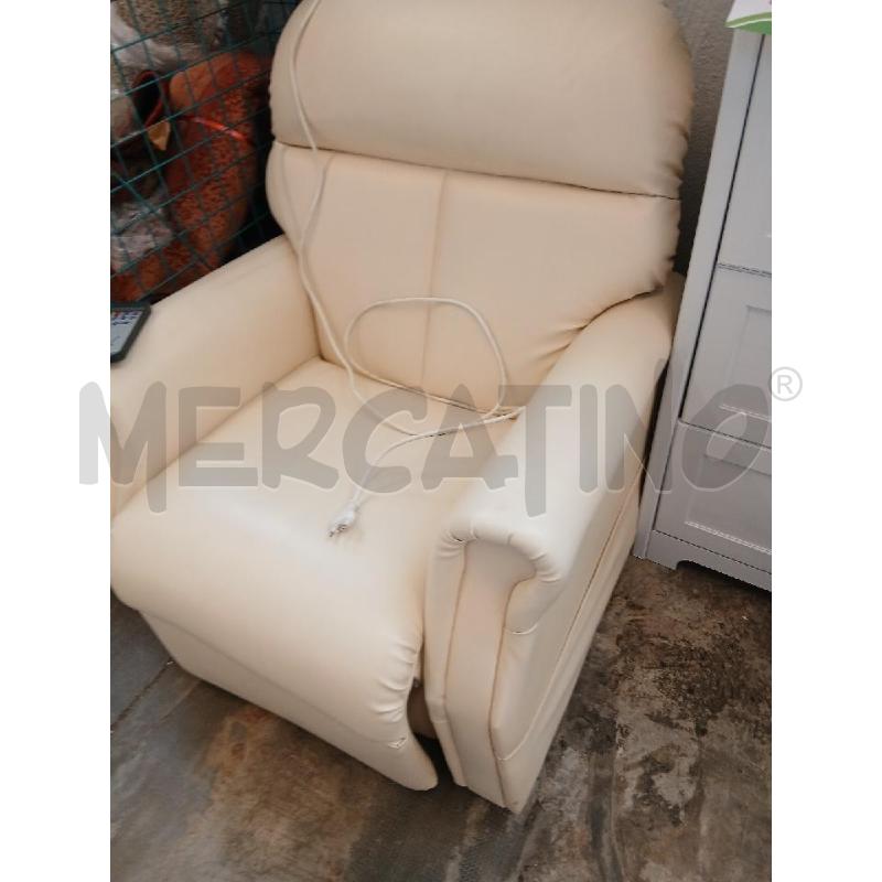POLTRONA ALZAPERSONA CON MASSAGGIO BEIGE | Mercatino dell'Usato Busnago 2