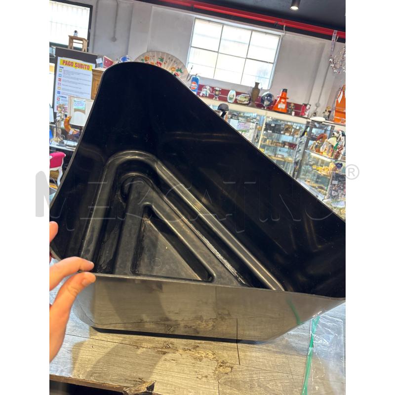 PORTA VASO TRIANGOLARE KARTELL NERO DESIGNER NENA BALSARI | Mercatino dell'Usato Busnago 5