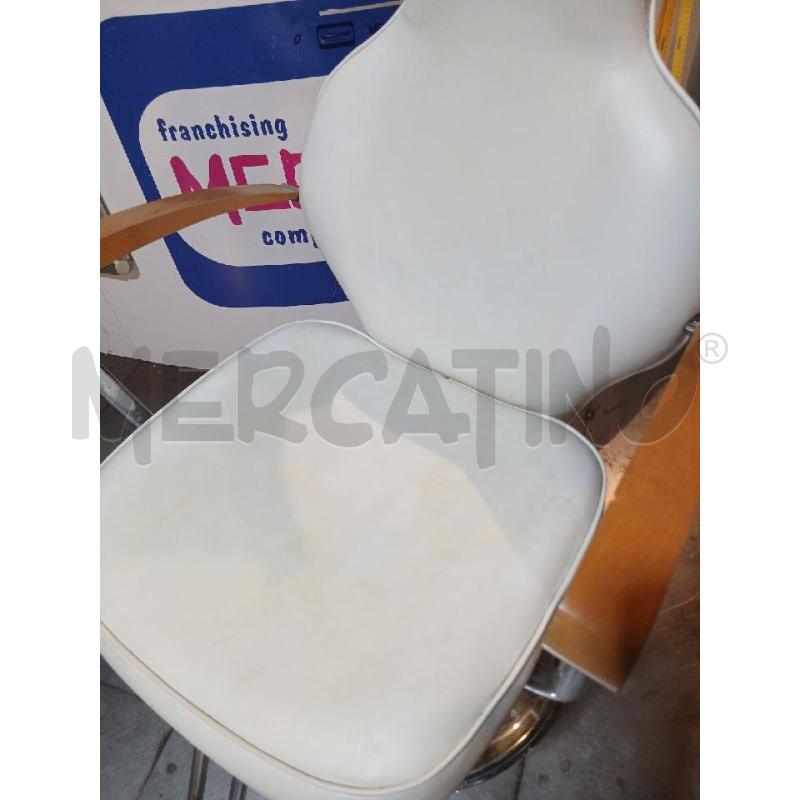 SEDIA BARBIERE/ESTETICA IN PELLE BIANCA, FUNZIONANTE  | Mercatino dell'Usato Busnago 2