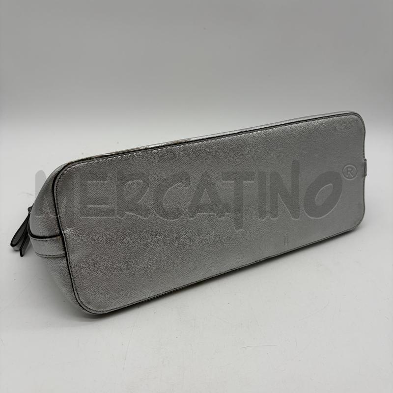 BORSA DONNA GUESS ARGENTATO SINT SCRITTA RILIEVO | Mercatino dell'Usato Corbetta 4