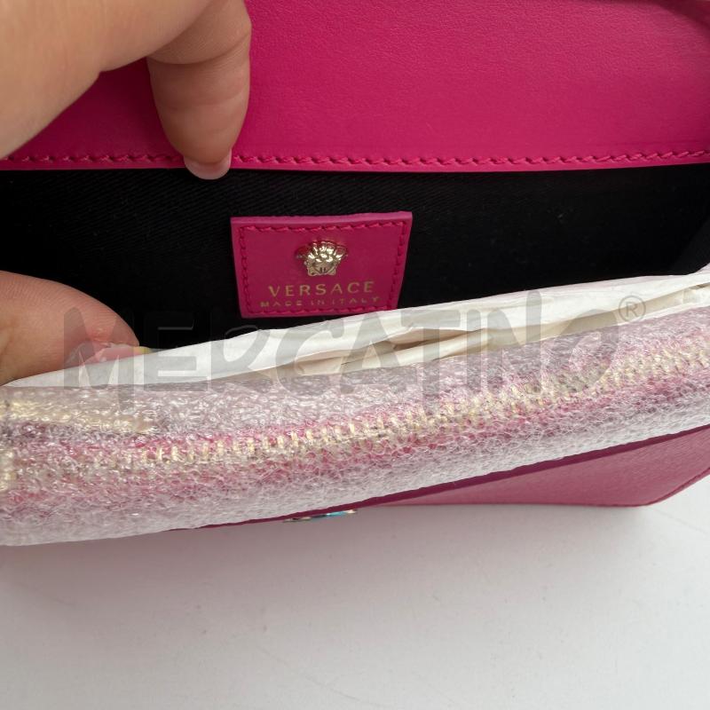 BORSA DONNA VERSACE PALAZZO FUCSIA CATENA DORATA | Mercatino dell'Usato Corbetta 4