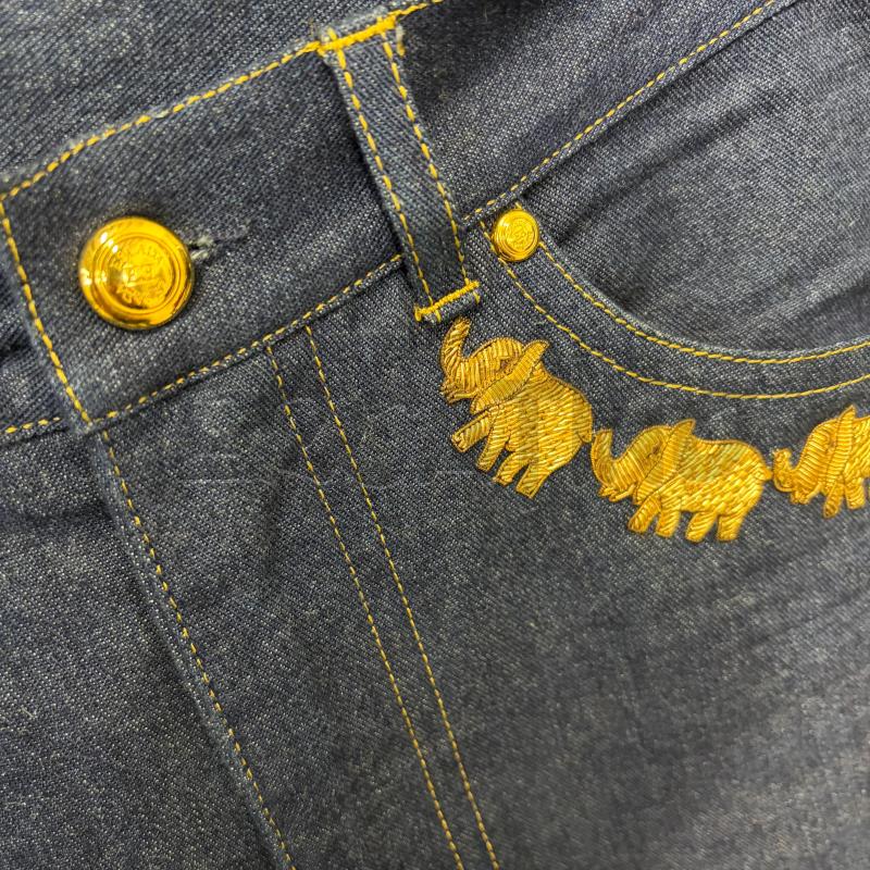 JEANS DONNA ESCADA SCURO RICAMO ELEFANTI DORATI PERLINE | Mercatino dell'Usato Corbetta 2