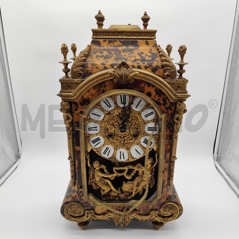 OROLOGIO A PENDOLO ANTICO DECORI DORATI METALLO | Mercatino dell'Usato Corbetta 1