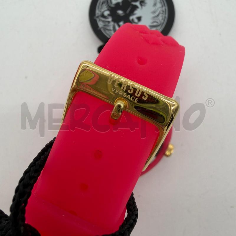 OROLOGIO DA POLSO VERSUS VERSACE FUCSIA INS DORATE | Mercatino dell'Usato Corbetta 4