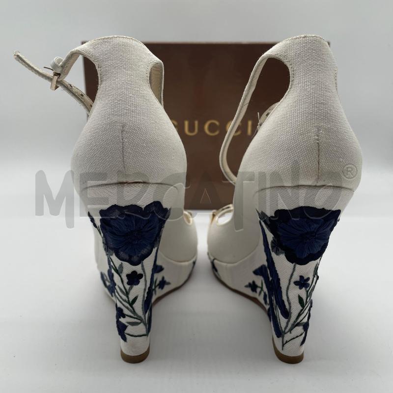 SANDALI DONNA GUCCI ZEPPA BIANCO TESSUTO RICAMO FIORI BLU | Mercatino dell'Usato Corbetta 4
