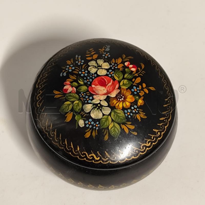SCATOLINA RUSSA LACCATA NERA TONDA FIORI | Mercatino dell'Usato Corbetta 1
