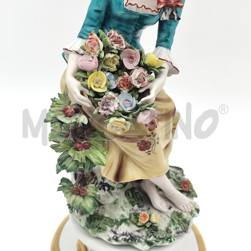 SCULTURA CAPODIMONTE DONNA CON FIORI | Mercatino dell'Usato Corbetta 2