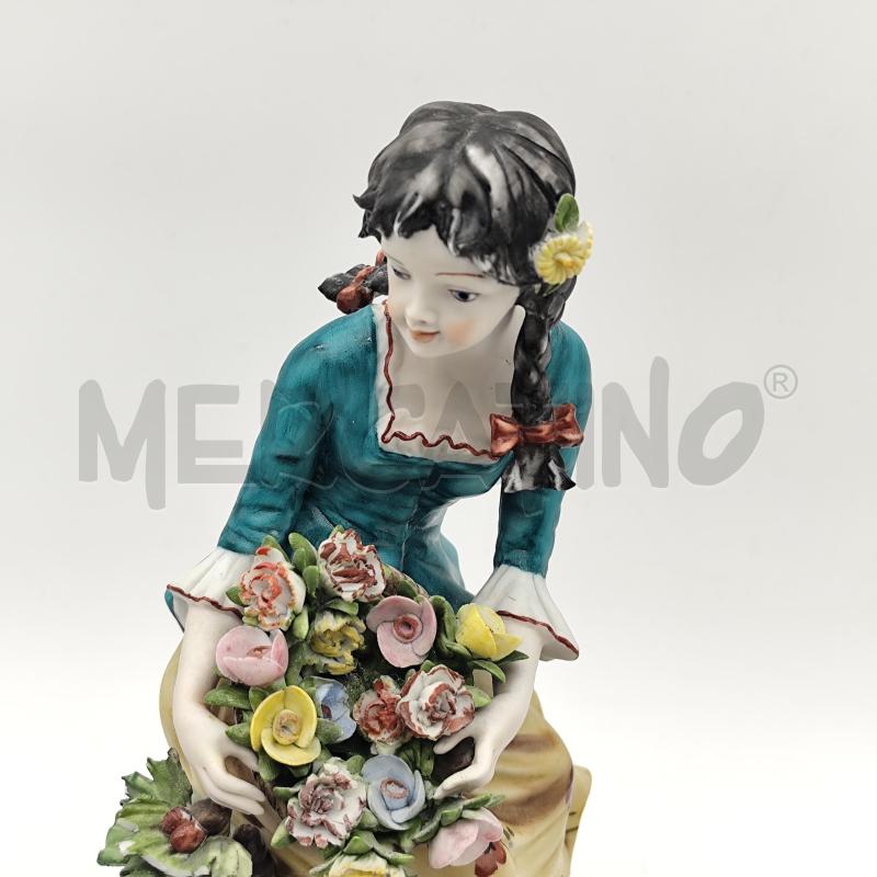 SCULTURA CAPODIMONTE DONNA CON FIORI | Mercatino dell'Usato Corbetta 3