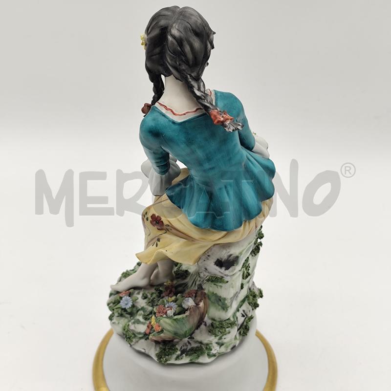 SCULTURA CAPODIMONTE DONNA CON FIORI | Mercatino dell'Usato Corbetta 4