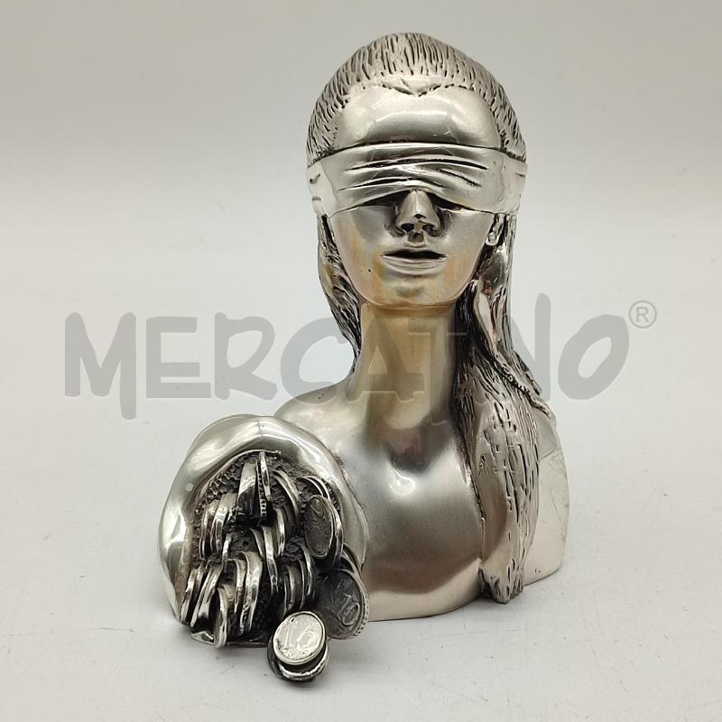 SCULTURA DONNA BENDATA CON MONETE | Mercatino dell'Usato Corbetta 1